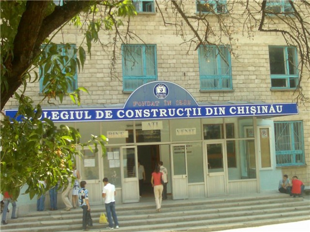 Fost director-adjunct al Centrului de excelenţă în construcţii din Chişinău, reţinut de CNA pentru trafic de influenţă